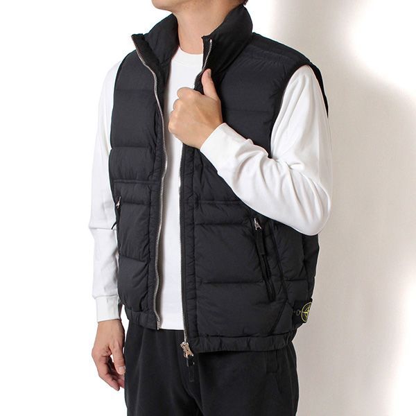 25AWモデル ストーンアイランド STONE ISLAND バッジワッペン付き