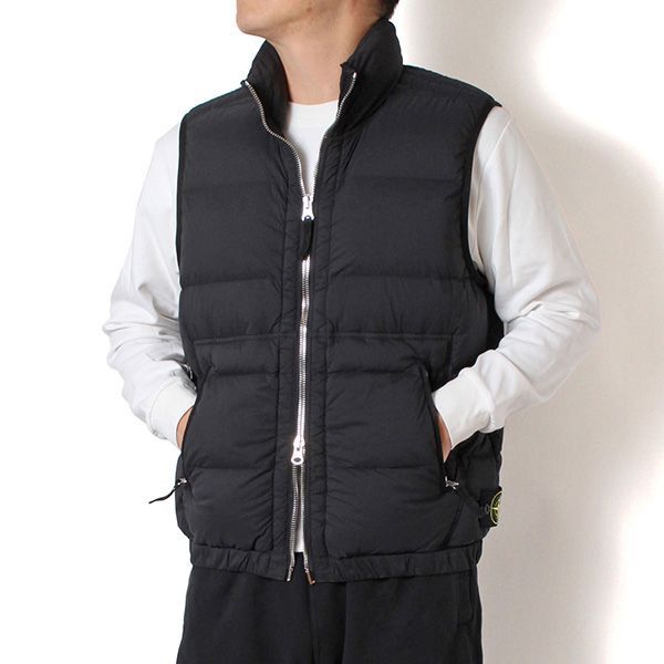 25AWモデル ストーンアイランド STONE ISLAND バッジワッペン付き