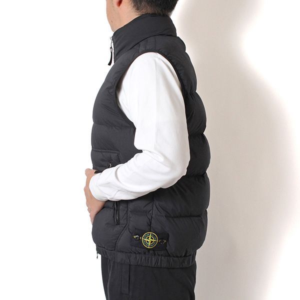 25AWモデル ストーンアイランド STONE ISLAND バッジワッペン付き