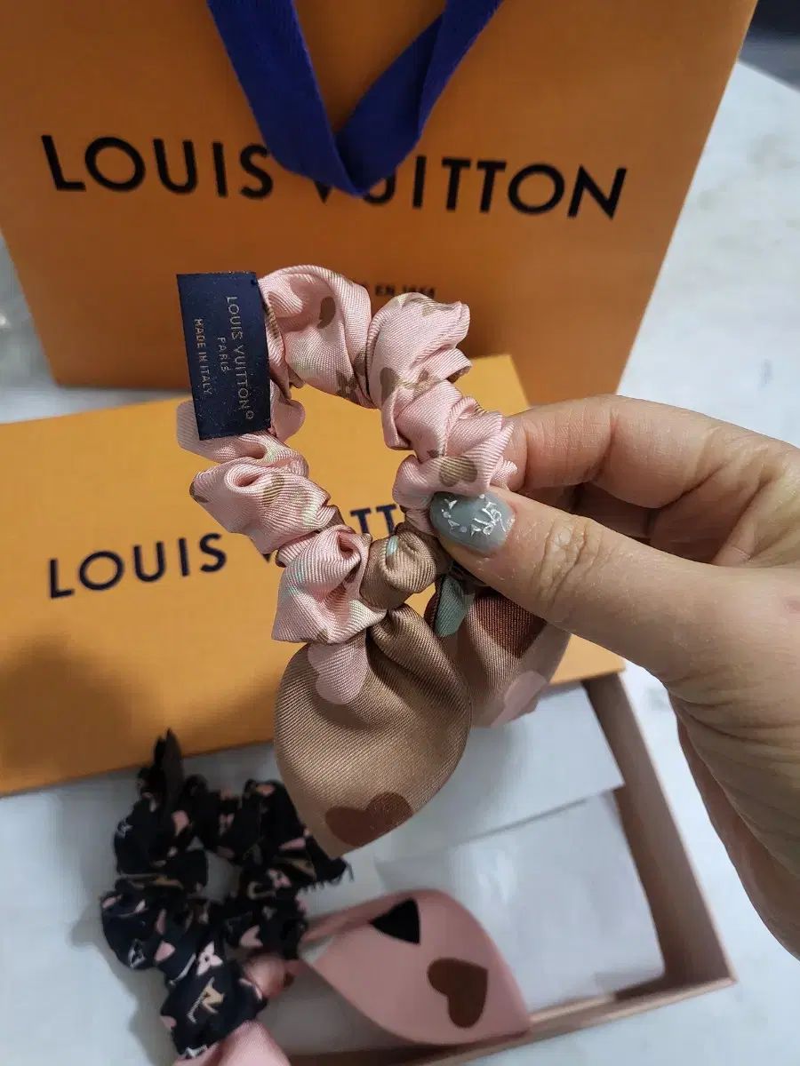 ルイヴィトン ヘアシュシュ のみ