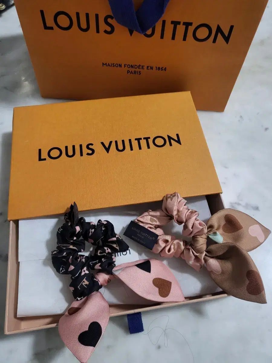 ルイヴィトン ヘアシュシュ のみ