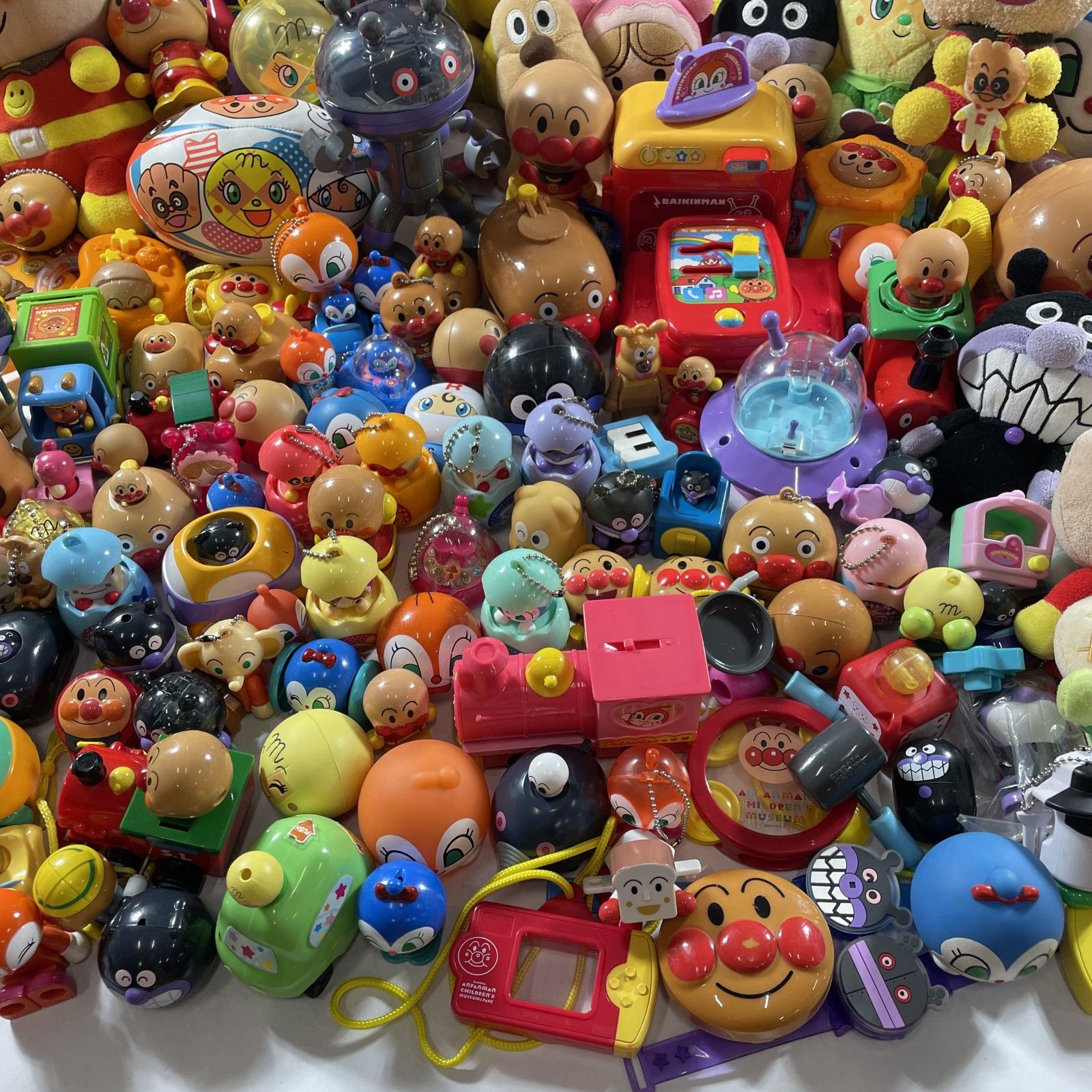 おもちゃ カプセルトイ