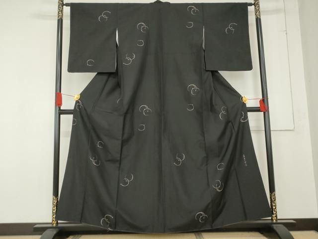 平和屋着物 の名門 菱屋六右ェ門 紬 露草丸文 黒地 正絹 cs