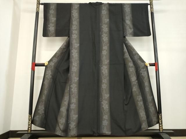 平和屋着物 結城紬 100亀甲 葡萄唐草間道 飛び亀甲柄 黒地 正絹 ck