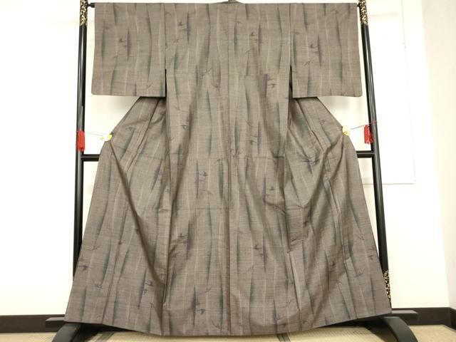 平和屋着物 本場大島紬 泥染め カタス7マルキ 飛鶴文 扱い 正絹 cs