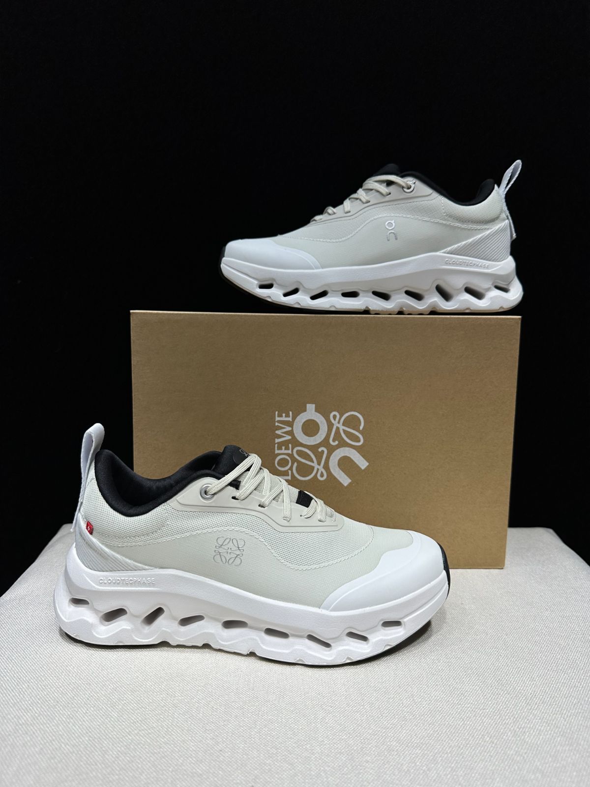  オフホワイト LOEWE On Cloudtilt 2 0 ロエベ オン ランニングシューズ ランシュー ロード マラソン トレーニング スポーツ スニーカー 厚底 並行輸入品 スニーカー 靴