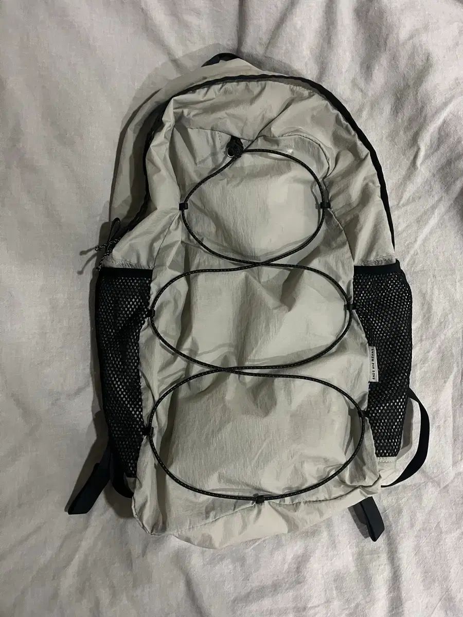 エンズアンドミーンズ パッカブル バックパック ムーン グレー ends and means