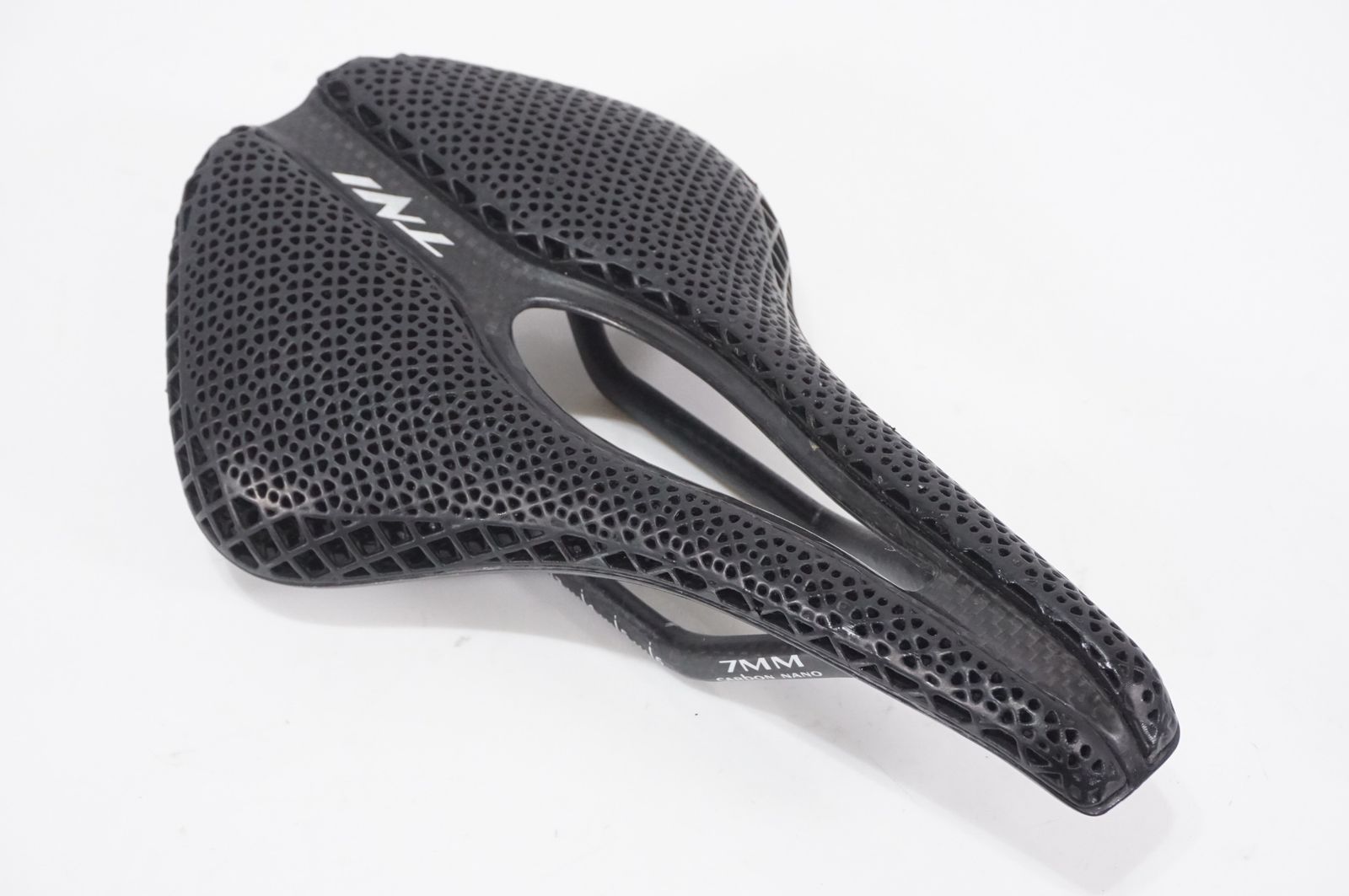 TNI ティーエヌアイ 3 D 2 カーボンレールサドル バイチャリAKIBA店