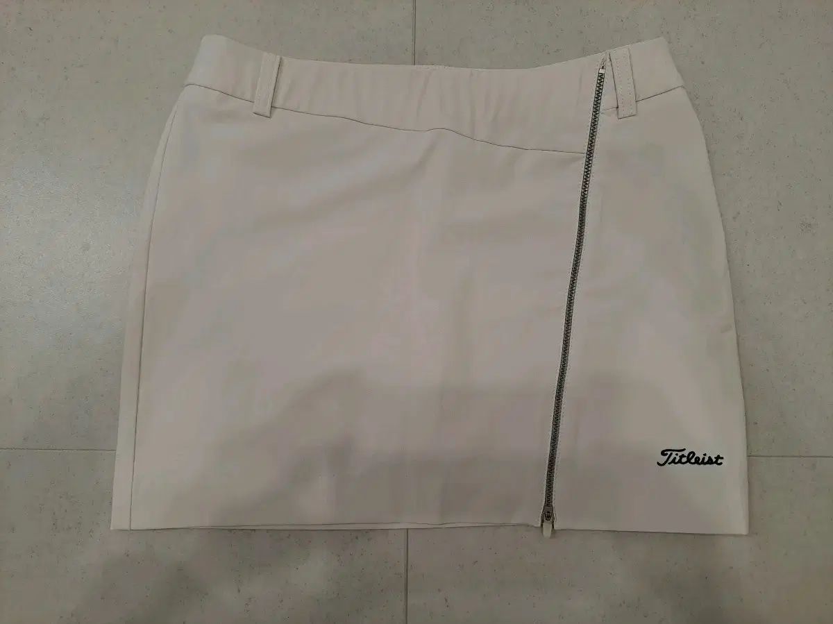 タイトリスト 白 ゴルフ スカート 70