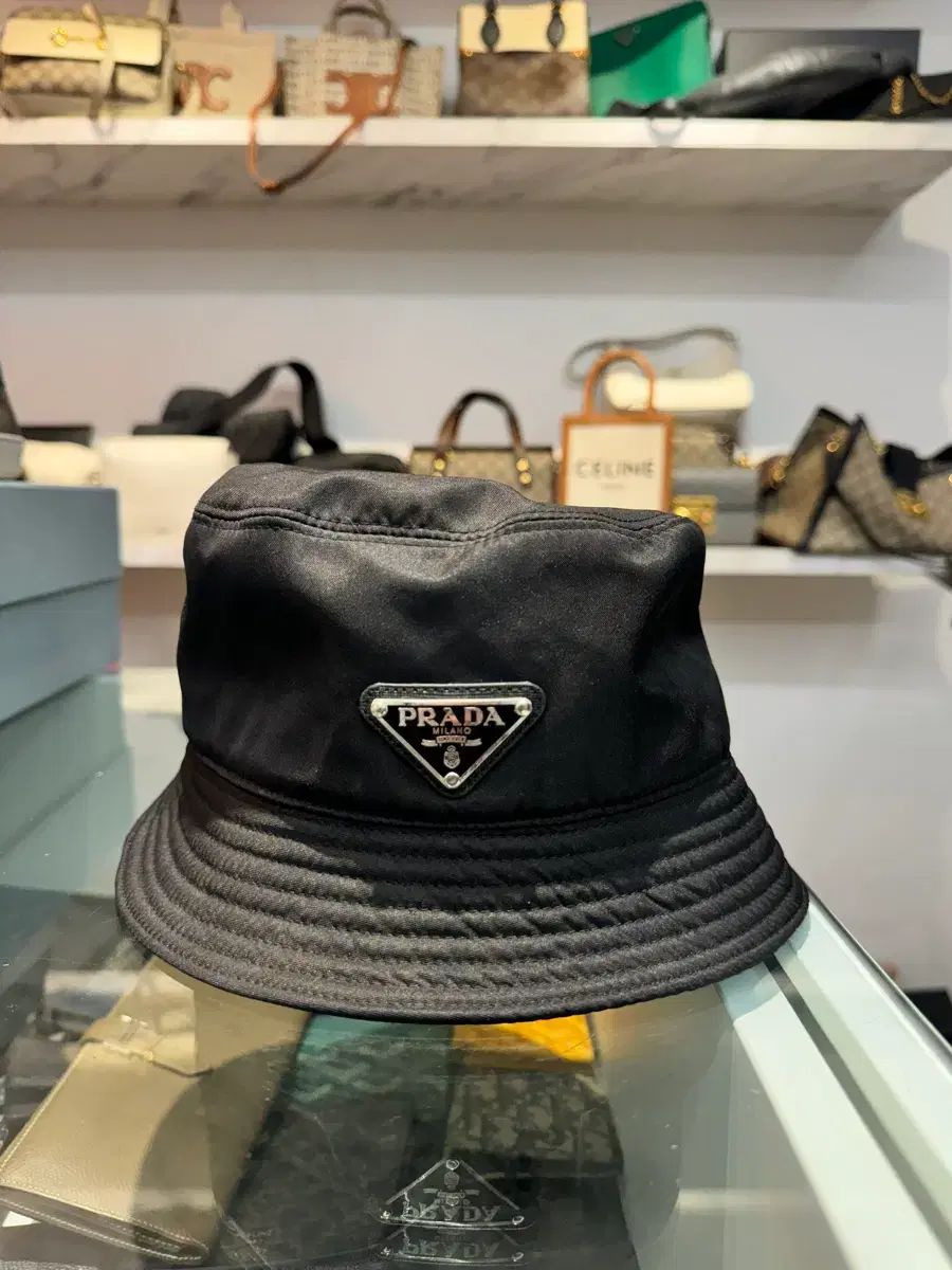 PRADA 三角ロゴ リナイロン バケットハット 帽子 ブラック - メルカリ