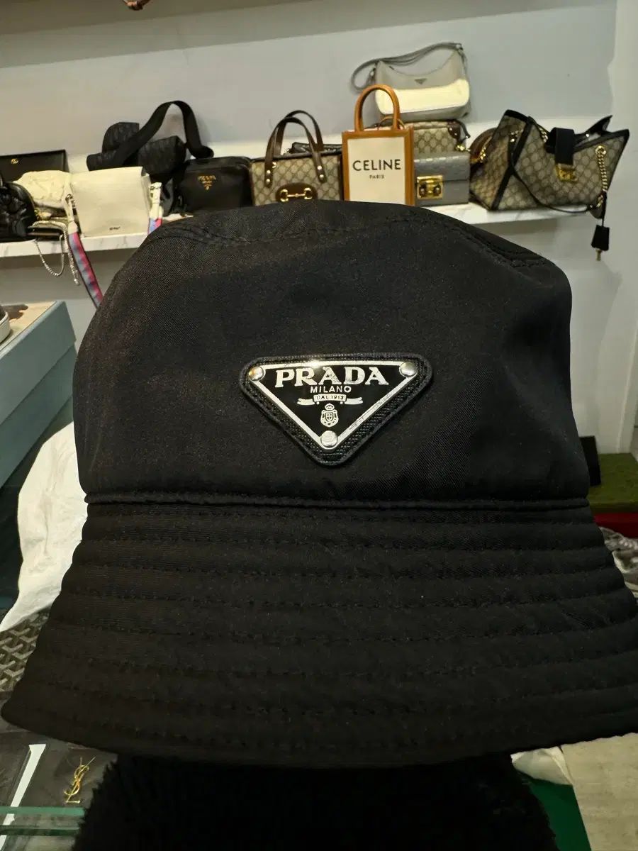 PRADA 三角ロゴ リナイロン バケットハット 帽子 ブラック - メルカリ