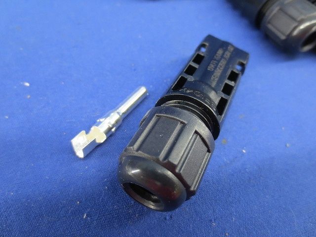 ソーラーコネクタ