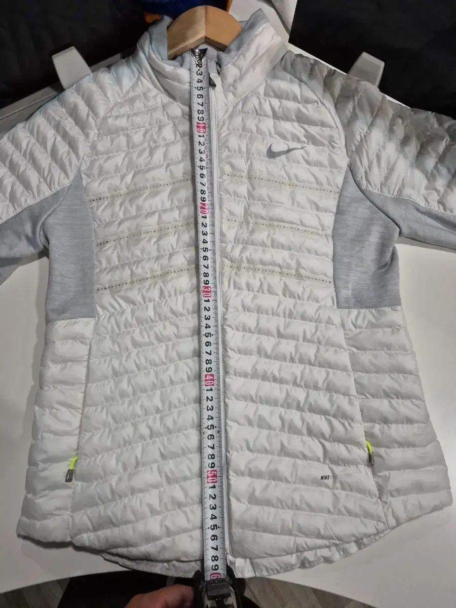 NIKE GOLF ナイキゴルフ　エアロロフト　ダウンジャケット　レディース　M ナイキ ゴルフ エアロロフト レディース 軽量 ストア ダウン M