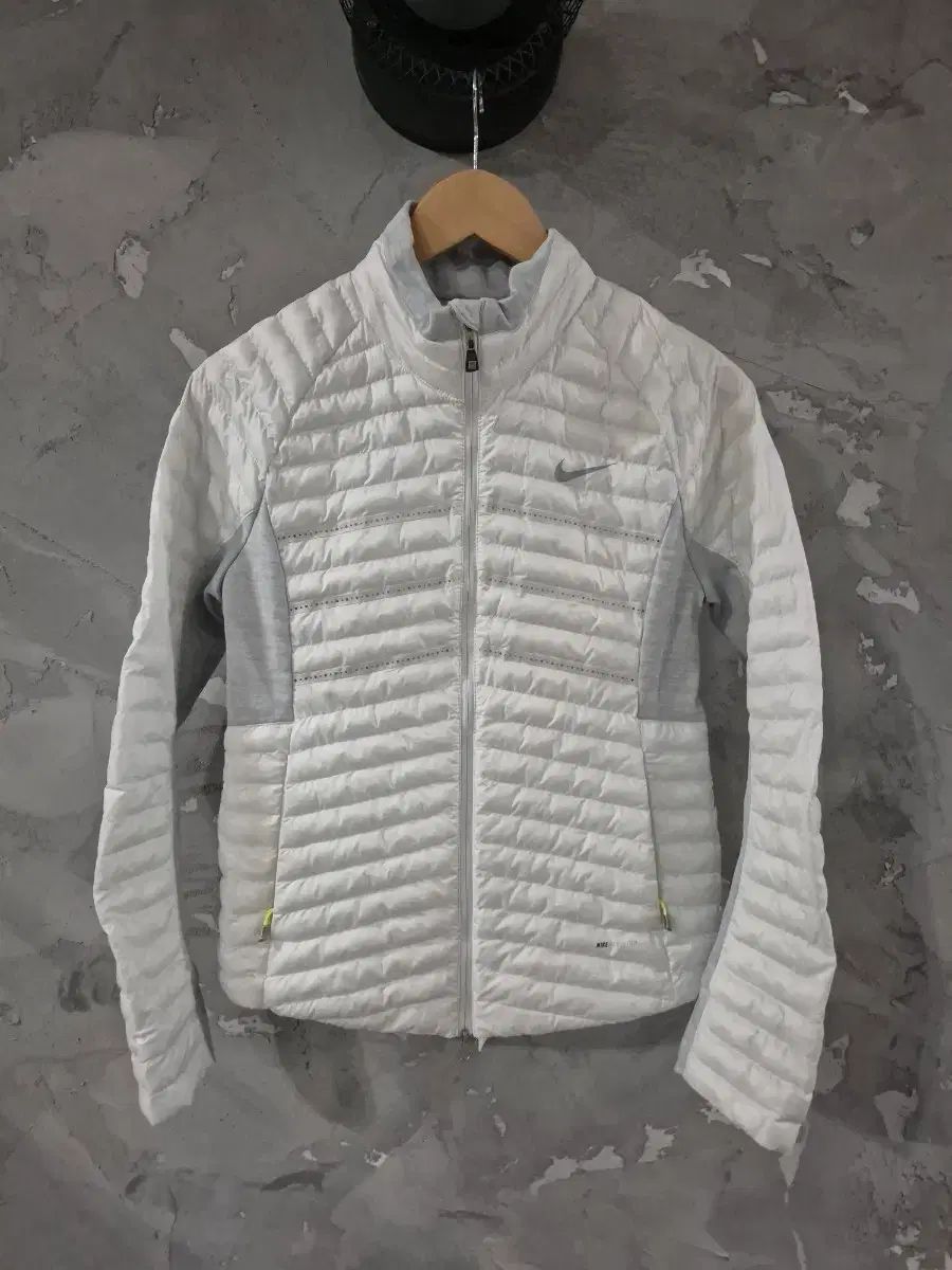 ナイキ ゴルフ エアロロフト レディース 軽量 ストア ダウン M