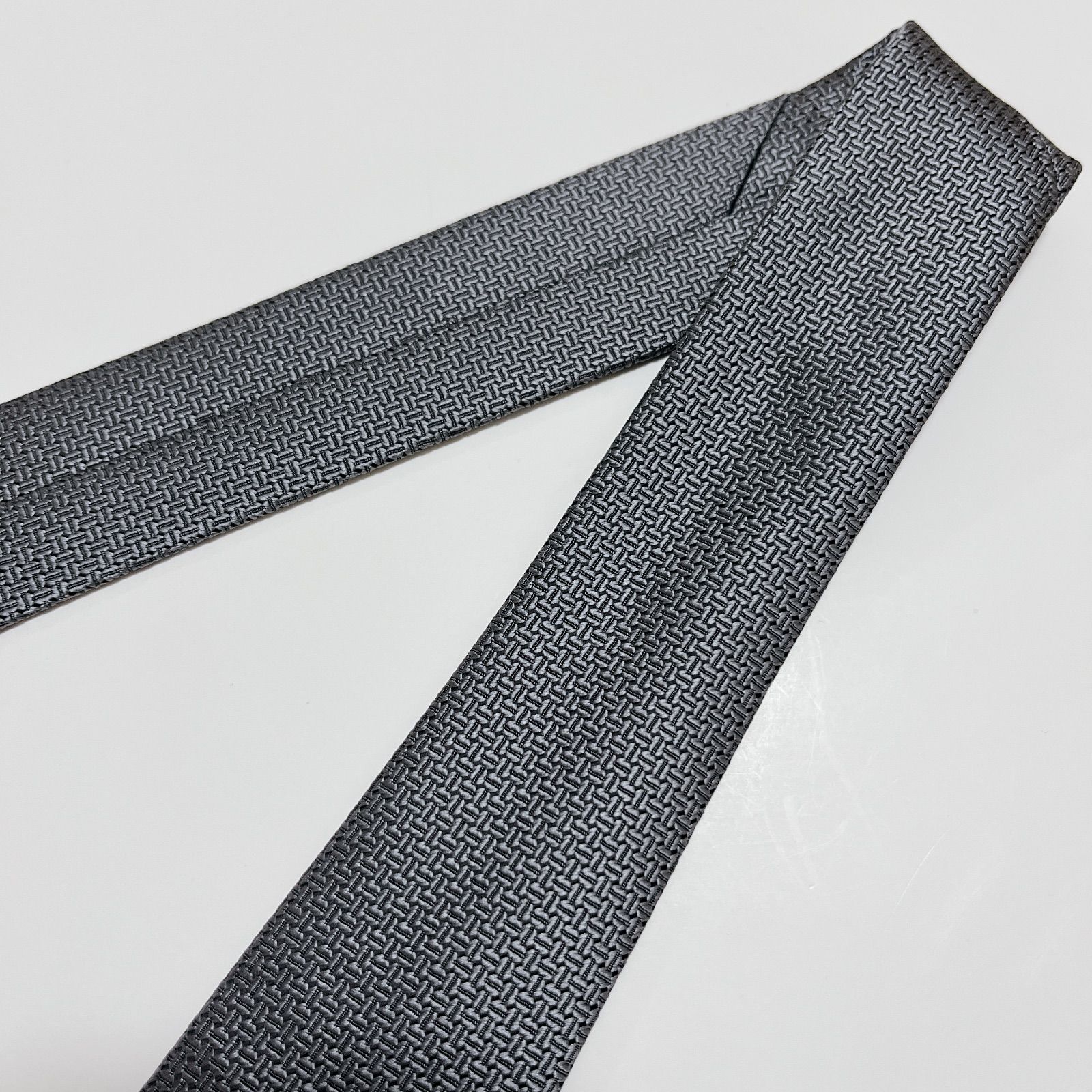 美品 エルメネジルドゼニア ネクタイ ハイブランド ソリッドタイ 無地