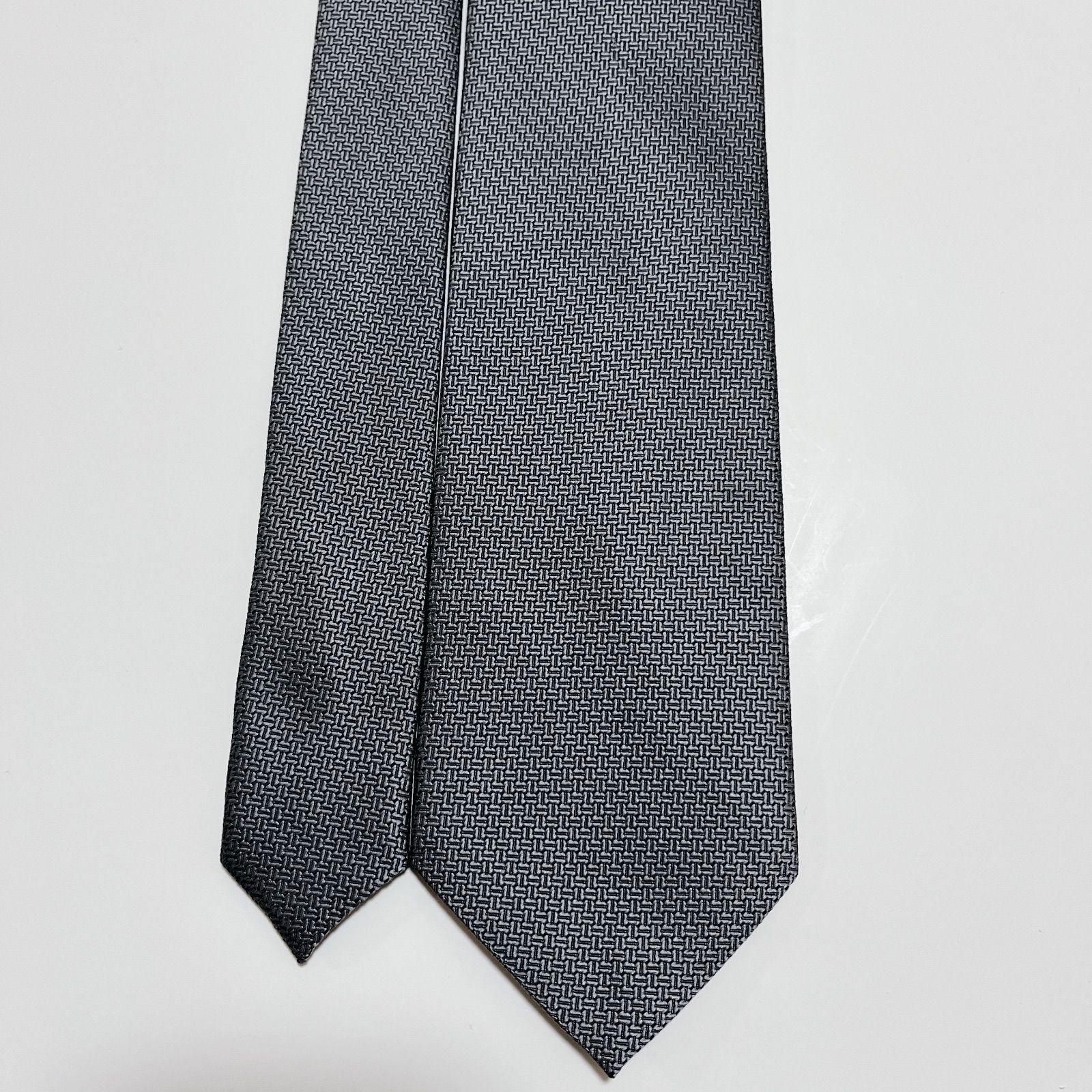 ꧁美品꧂ エルメネジルドゼニア ネクタイ 無地 ソリッドタイ ブラック 光沢 美品 エルメネジルドゼニア ネクタイ ハイブランド ソリッドタイ 無地