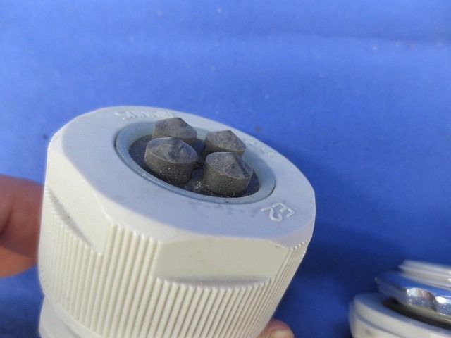 マルチ型ノックアウト接続用コネクタ(10個入) E2M5BG 8×4P-22 - メルカリ
