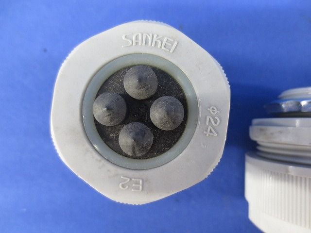 マルチ型ノックアウト接続用コネクタ(10個入) E2M5BG 8×4P-22 - メルカリ