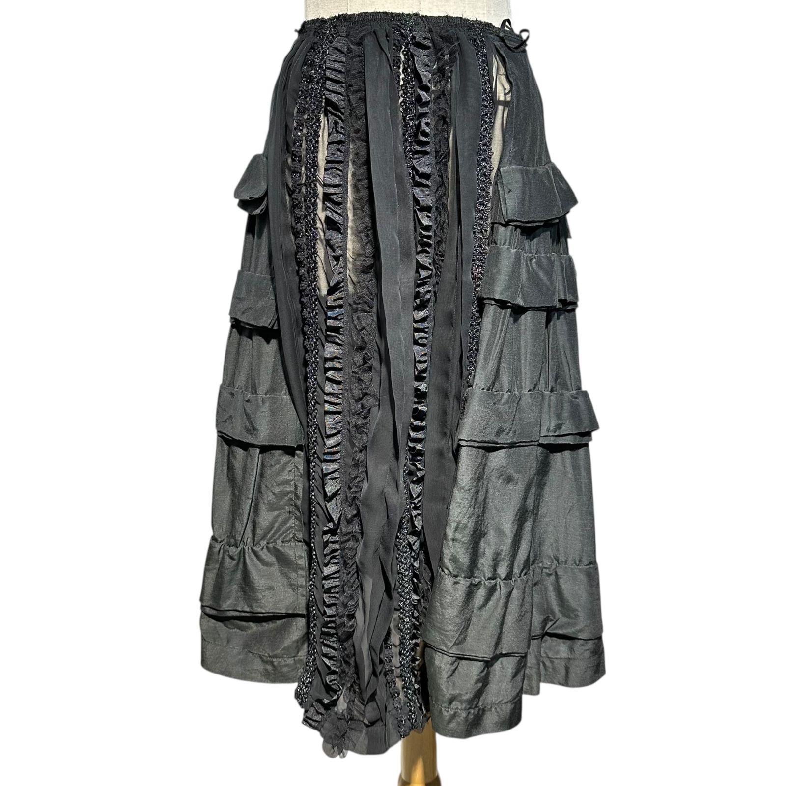 COMME des GARCONS(コムデギャルソン) Lace-embellished tiered skirt