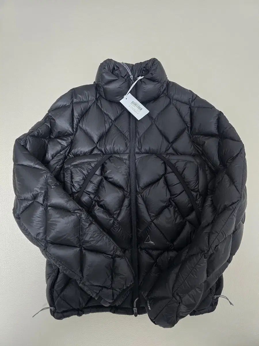 ROAハイキング軽量ダウン nuna 800 ブラック m