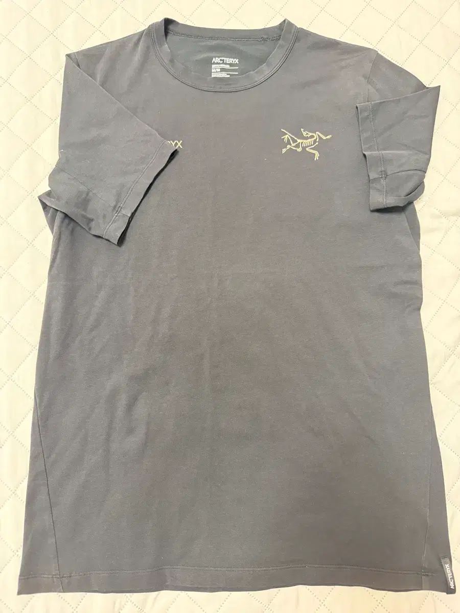 ARC TERYX アークテリクス 캡티브 スプリット Tシャツ ブラック GOLD M