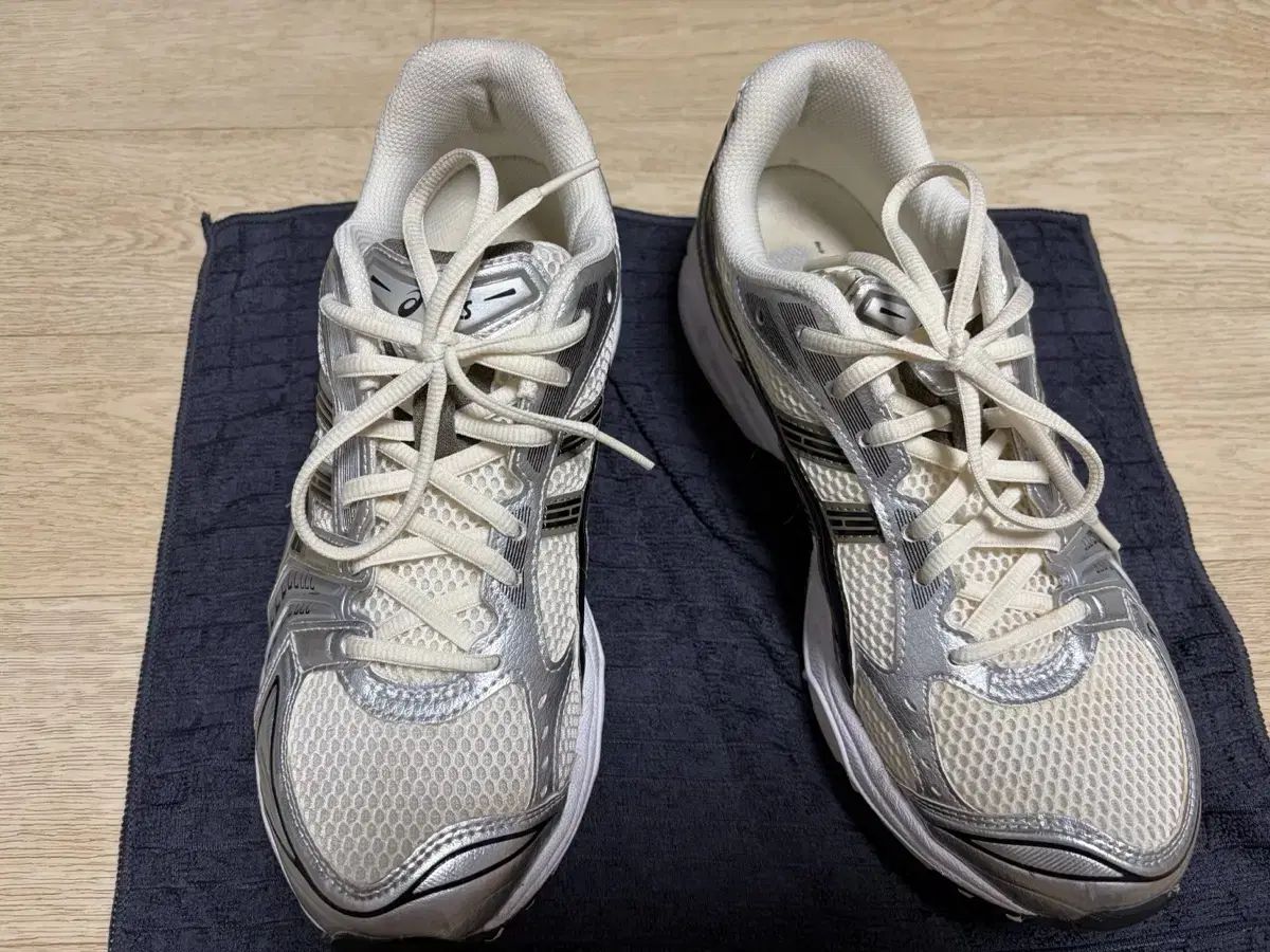 アシックス ゲルカヤノ 14 クリームブラック 265サイズ 出品 - メルカリ