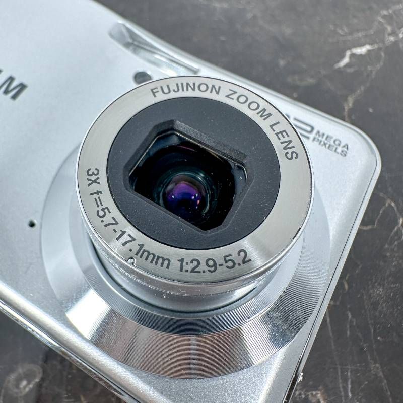 FUJIFILM FinePix AV100 1410万画素 光学3倍ズーム 単三電池対応 HD