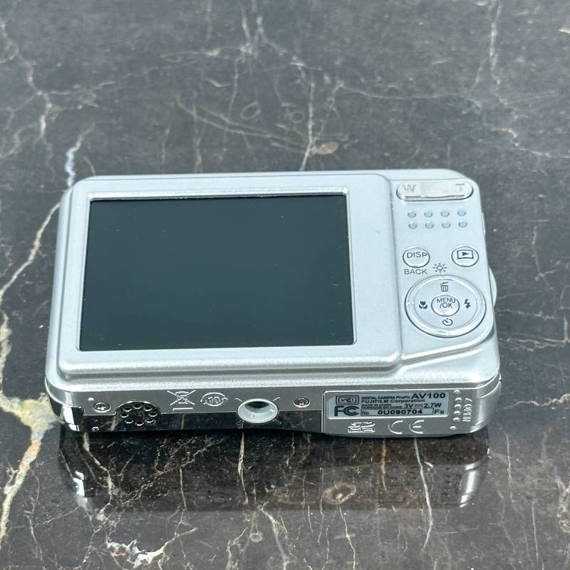 カメラ FUJIFILM FinePix AV100 1410万画素 光学3倍ズーム 単三電池対応 HD