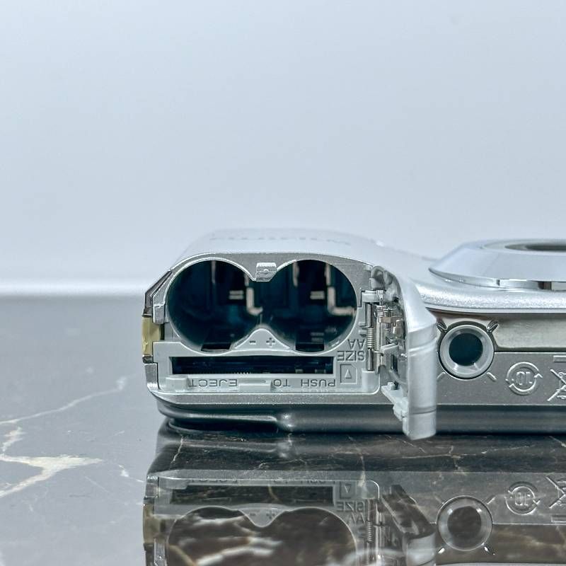 FUJIFILM FinePix AV100 1410万画素 光学3倍ズーム 単三電池対応 HD