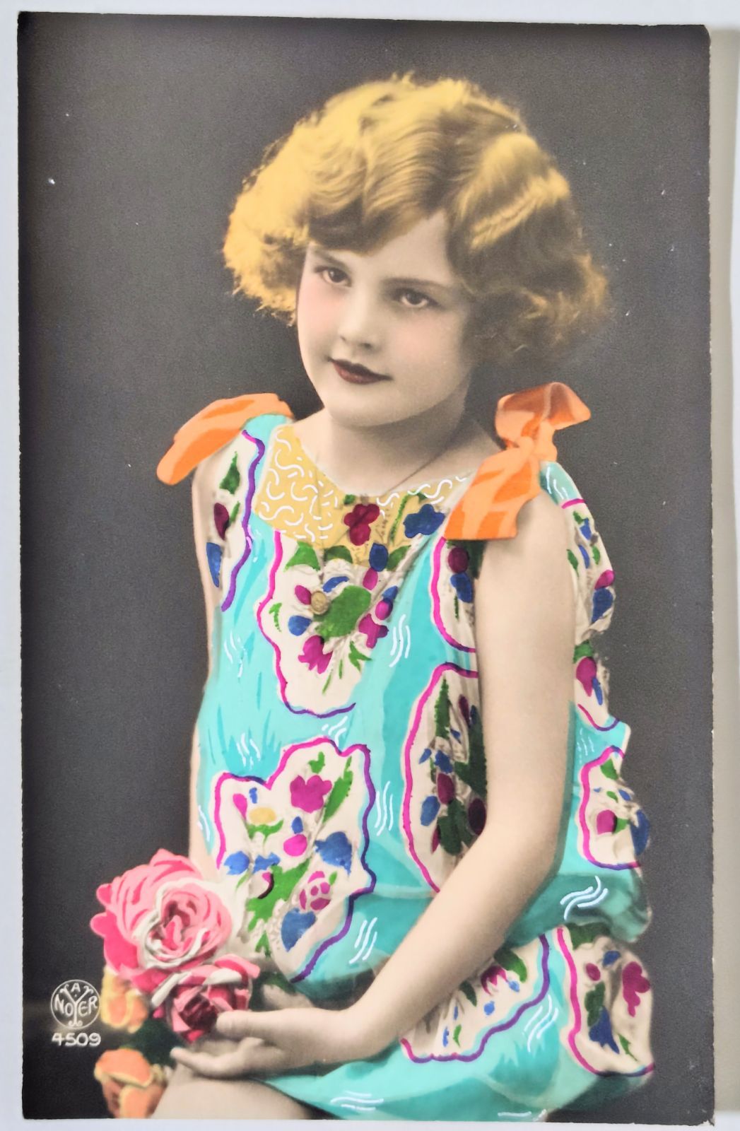 花彩のアトリエにて ― 水色の夢をまとう少女 フランス ヴィンテージ ポストカード アンティーク