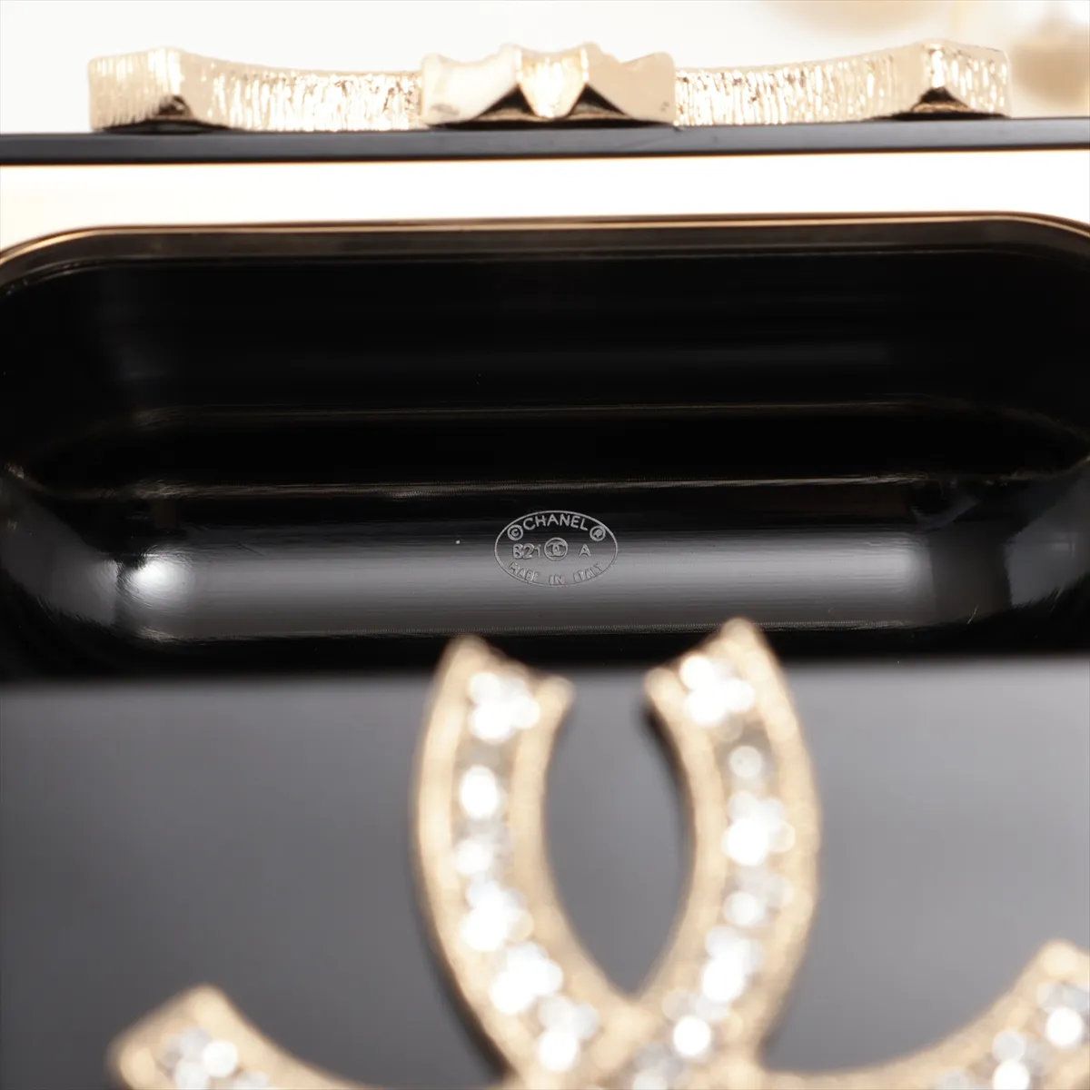 新品同様 シャネル B21A イヤホンケース AirPods pro フェイクパール