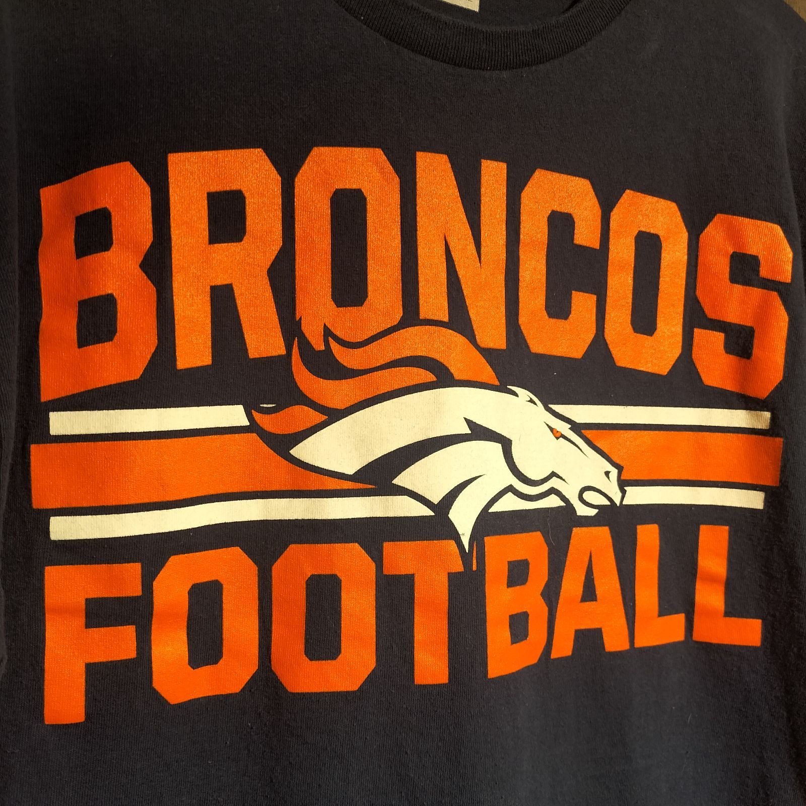 NFL デンバー・ブロンコス チームロゴTシャツ - メルカリ NFL デンバー・ブロンコス チームロゴTシャツ - メルカリ
