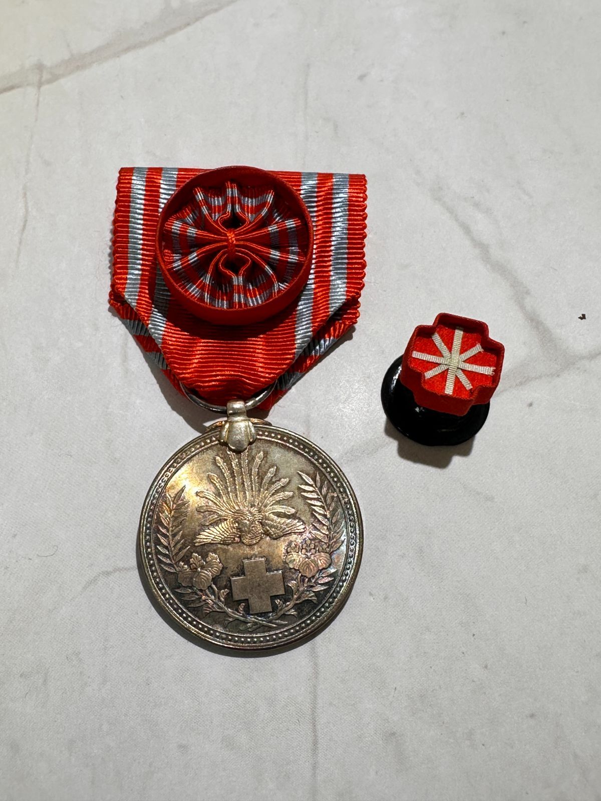 日本赤十字社 特別社員章 記念メダル ケース付 - メルカリ
