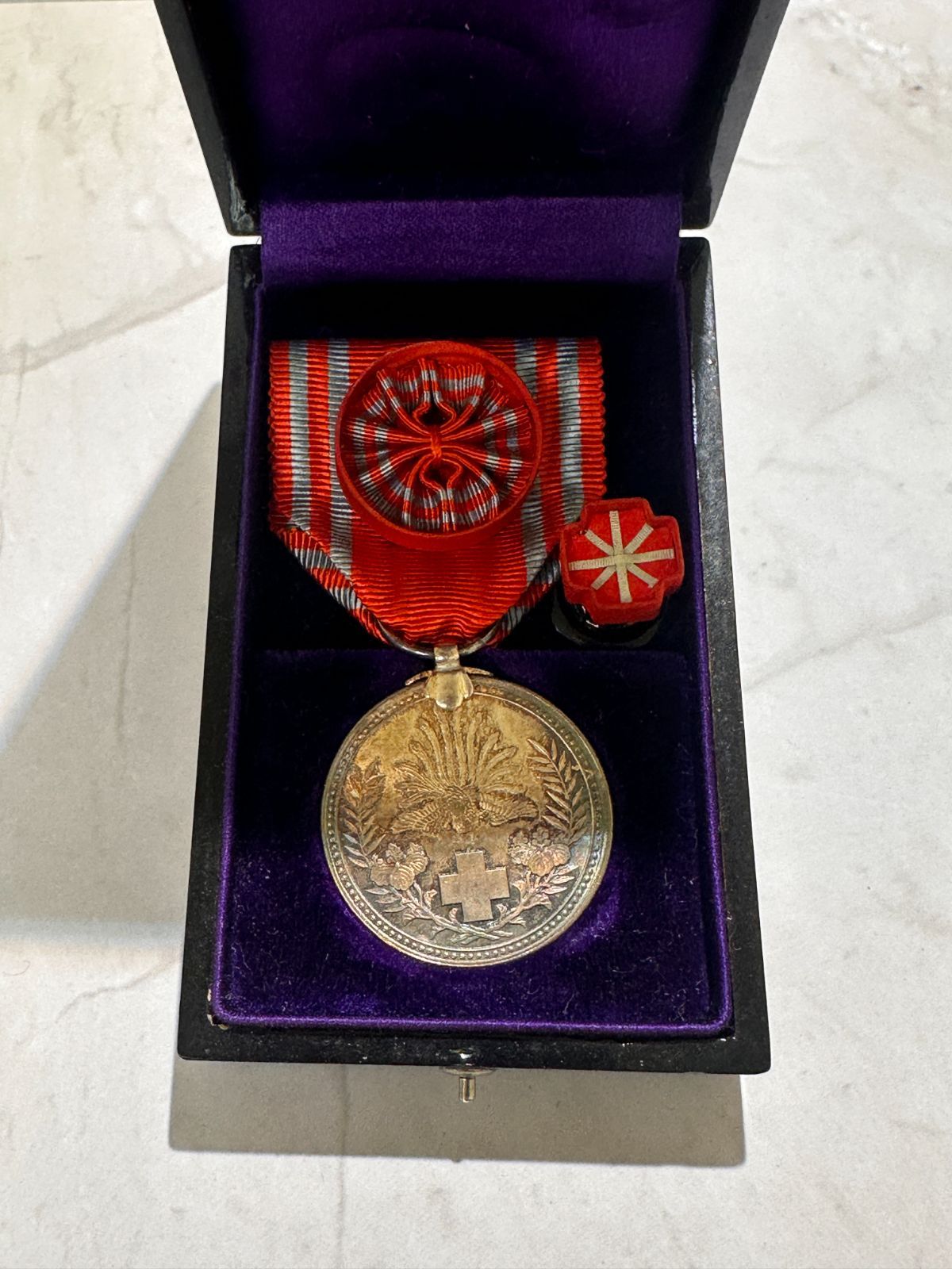 日本赤十字社 特別社員章 記念メダル ケース付 - メルカリ