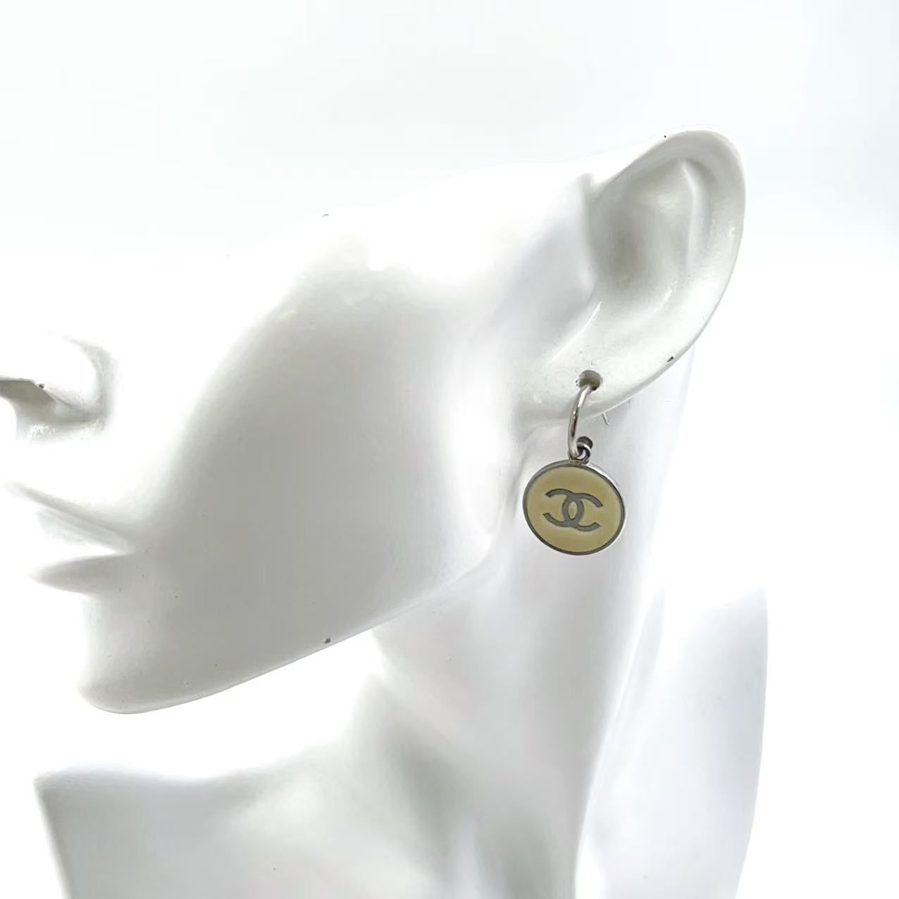 CHANEL ココマーク スイング メタル シルバー ピアス - メルカリ