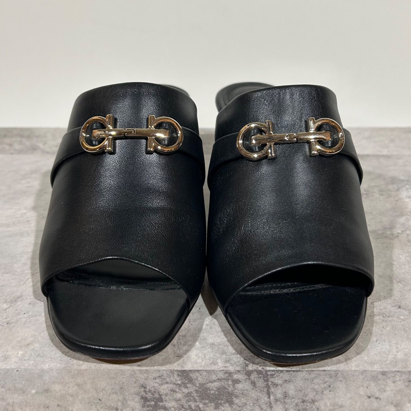 サルヴァトーレ フェラガモ Salvatore Ferragamo 2025 SS ミュール サンダル パンプス チャンキーヒール レザー ブラック 黒 ガンチーニ