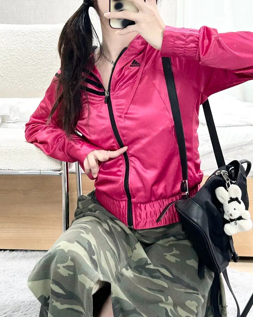 アディダス 刺繍 ロゴ ミジェンタピンク フード ジップアップ - メルカリ