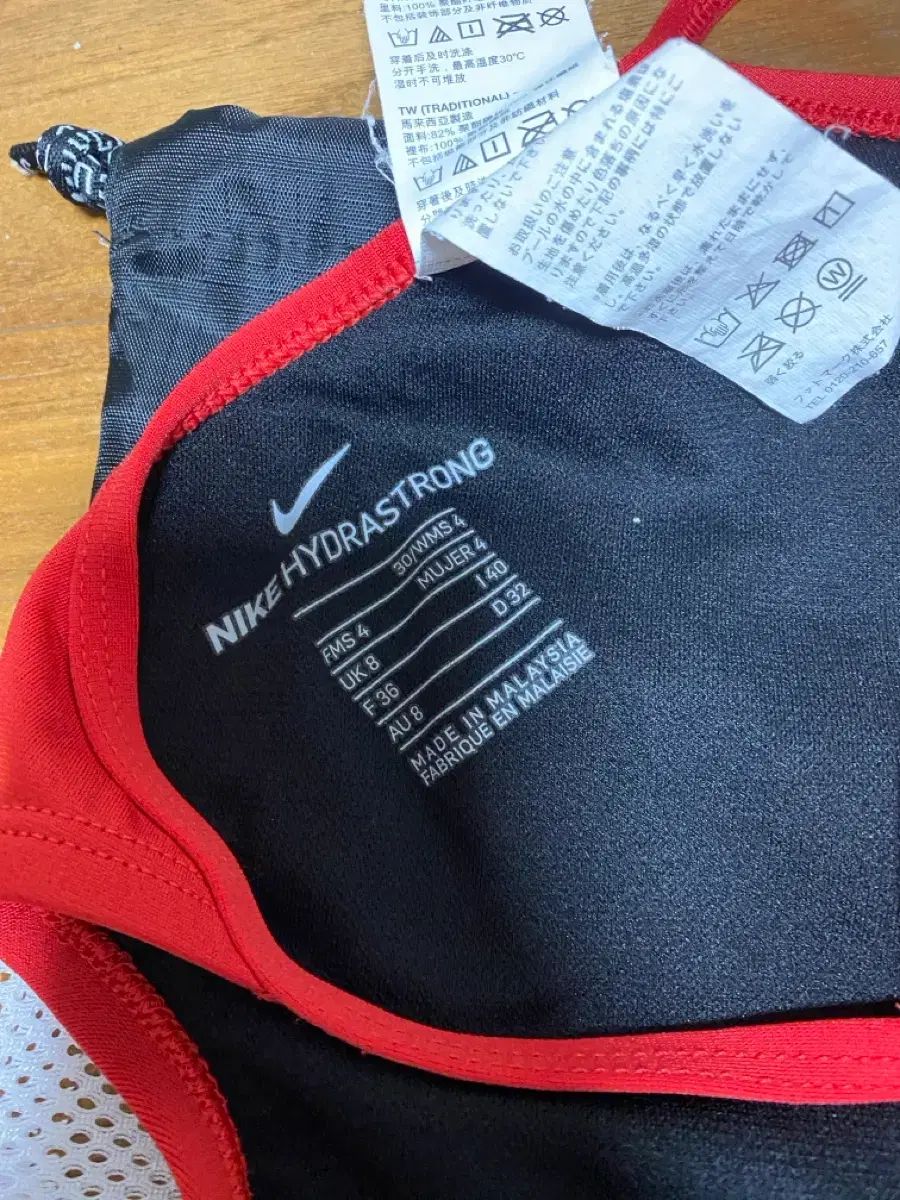  ナイキ カットアウト ハイカット 30 その他 水着 ラッシュガード