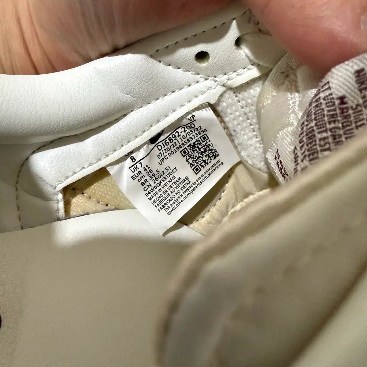 ナイキ エア ペガサス 白 バーガンディ スニーカー