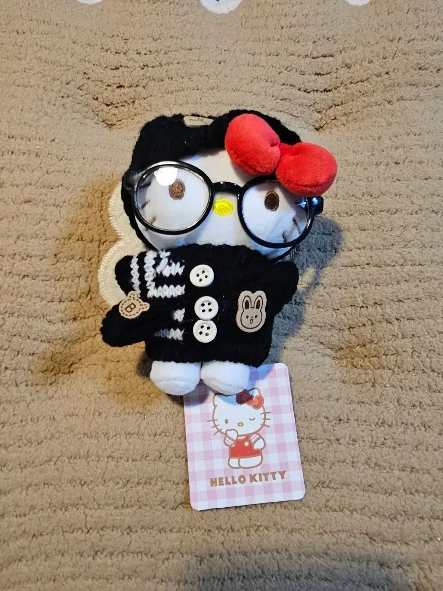 ハローキティ メガネ ぬいぐるみ キーホルダー - メルカリ