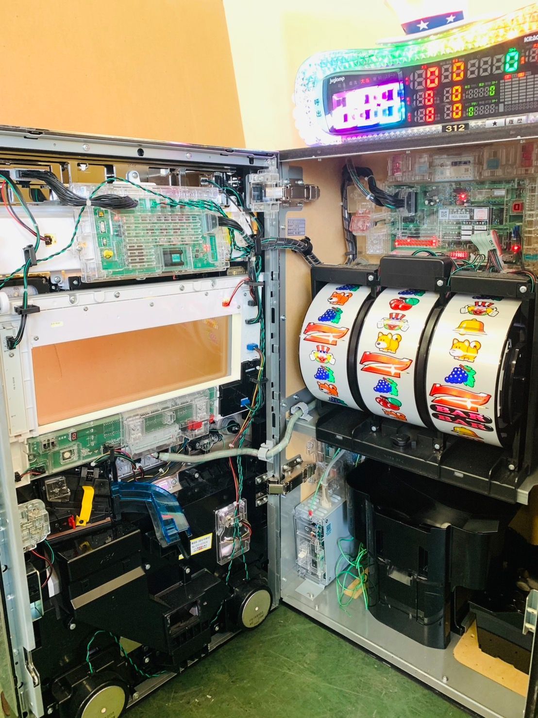 送料無料】Sファンキージャグラー2KT 実機 ジャグランプ＆コイン不要機