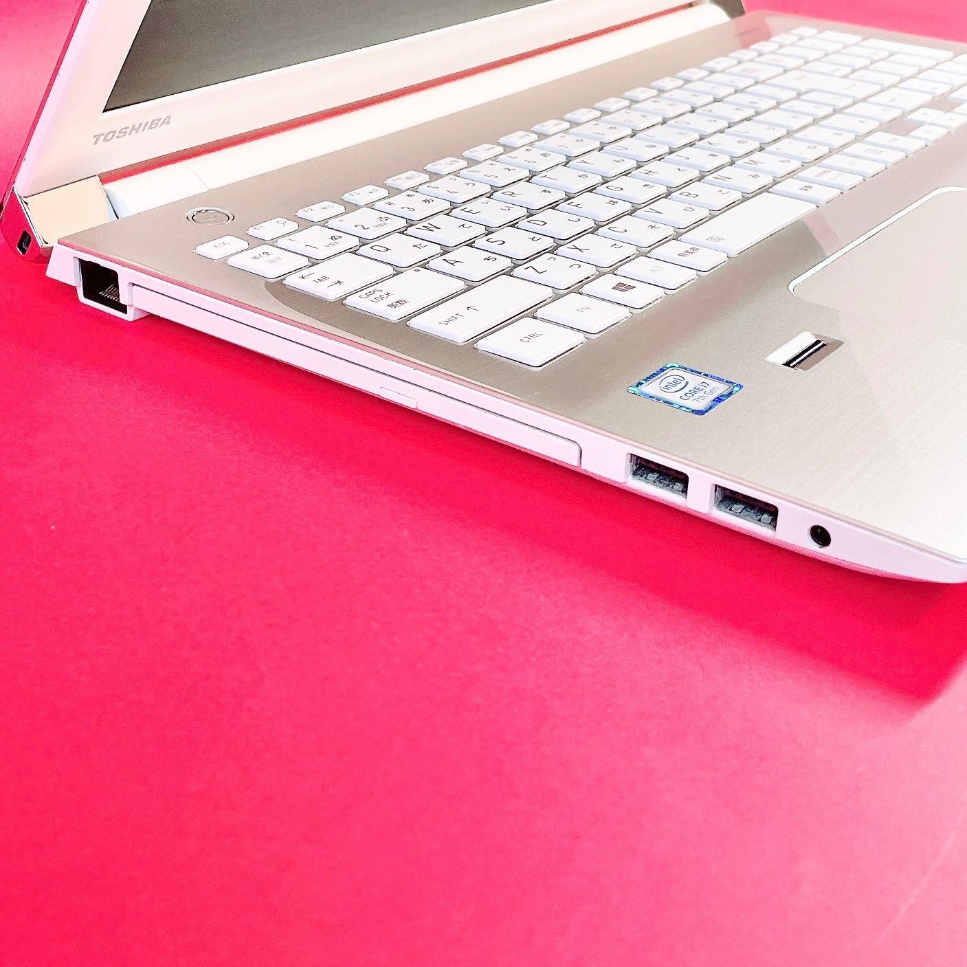 美品✨Corei7✨輝くゴールド‼️ノートパソコン大容量512GB 薄型カメラ 高性能‼️Corei7✨️おしゃれゴールド✨️薄型ノートパソコン