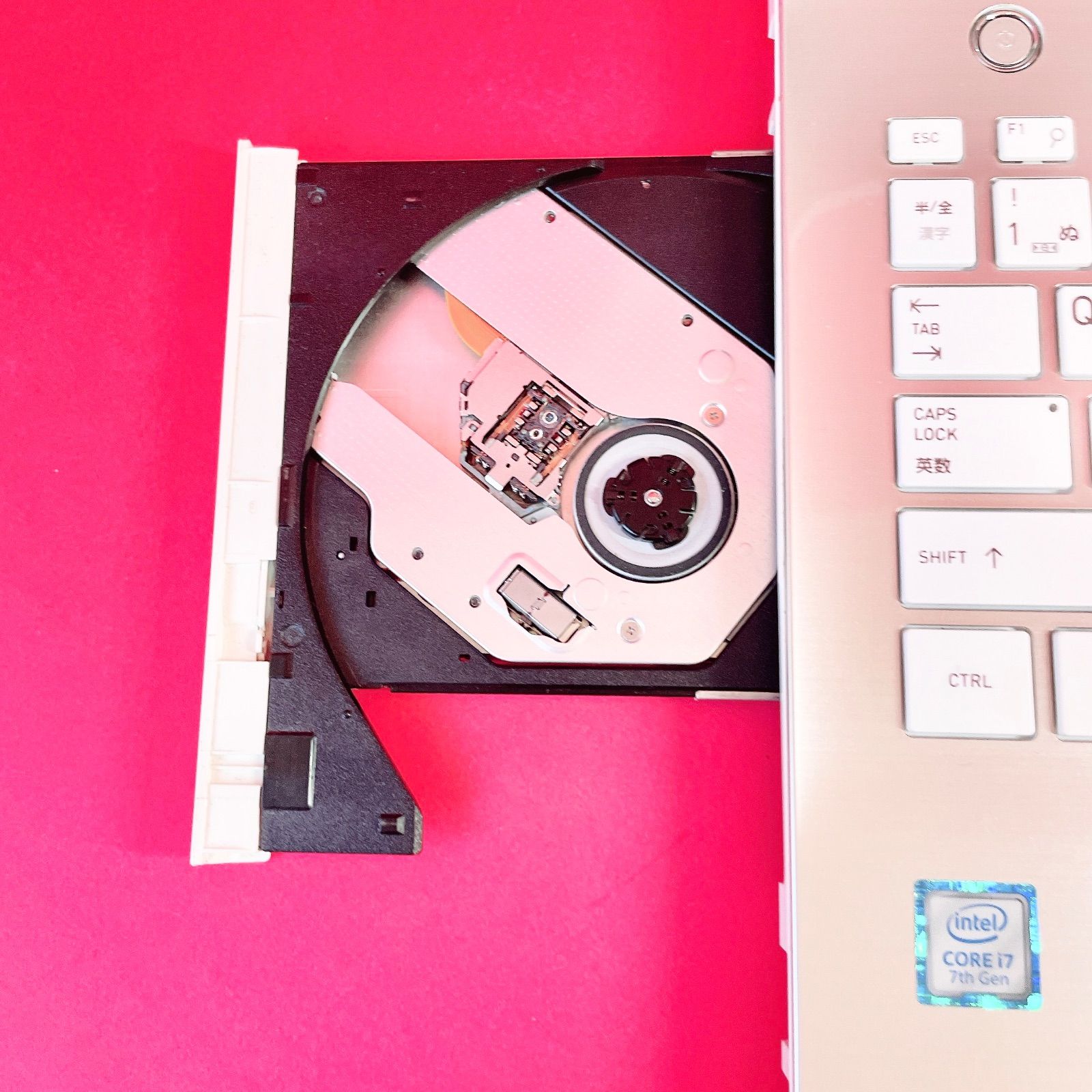 高性能‼️Corei7✨️おしゃれゴールド✨️薄型ノートパソコン