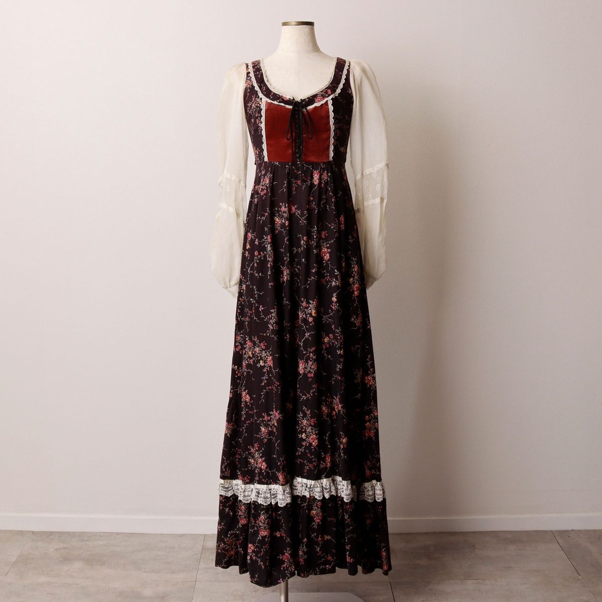 古着 70年代 ガンネサックス GUNNE SAX Jessica 花柄 マキシ丈 レースアップ 長袖 フ ワンピース レディースXS相当 evb 030652