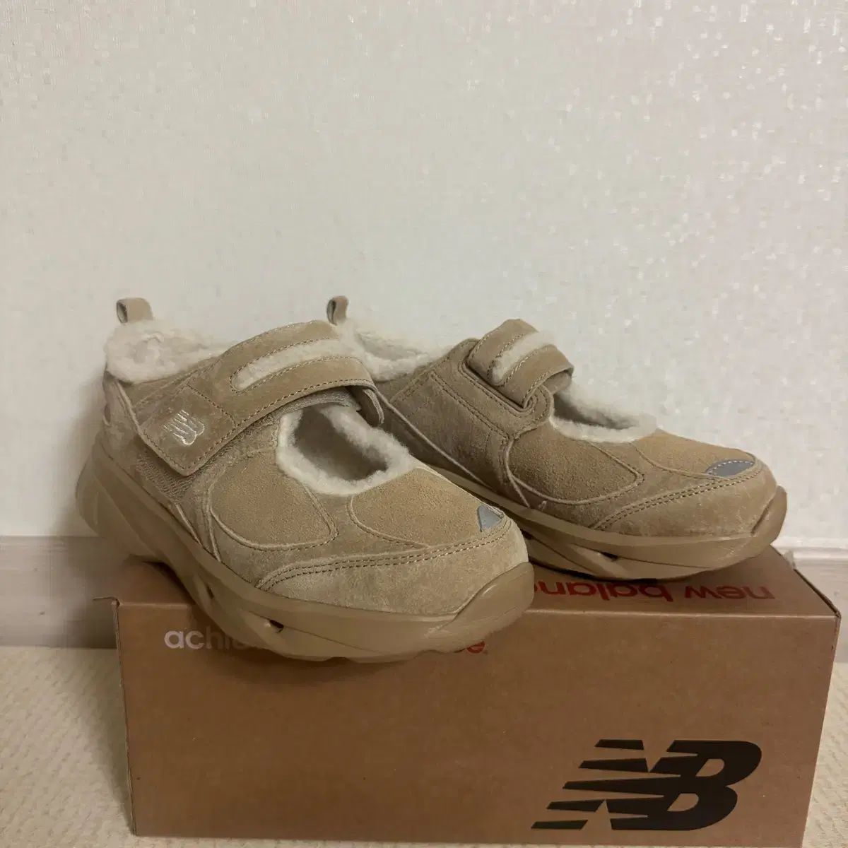 ニュー ンス 240 ファー シューズ ベージュ