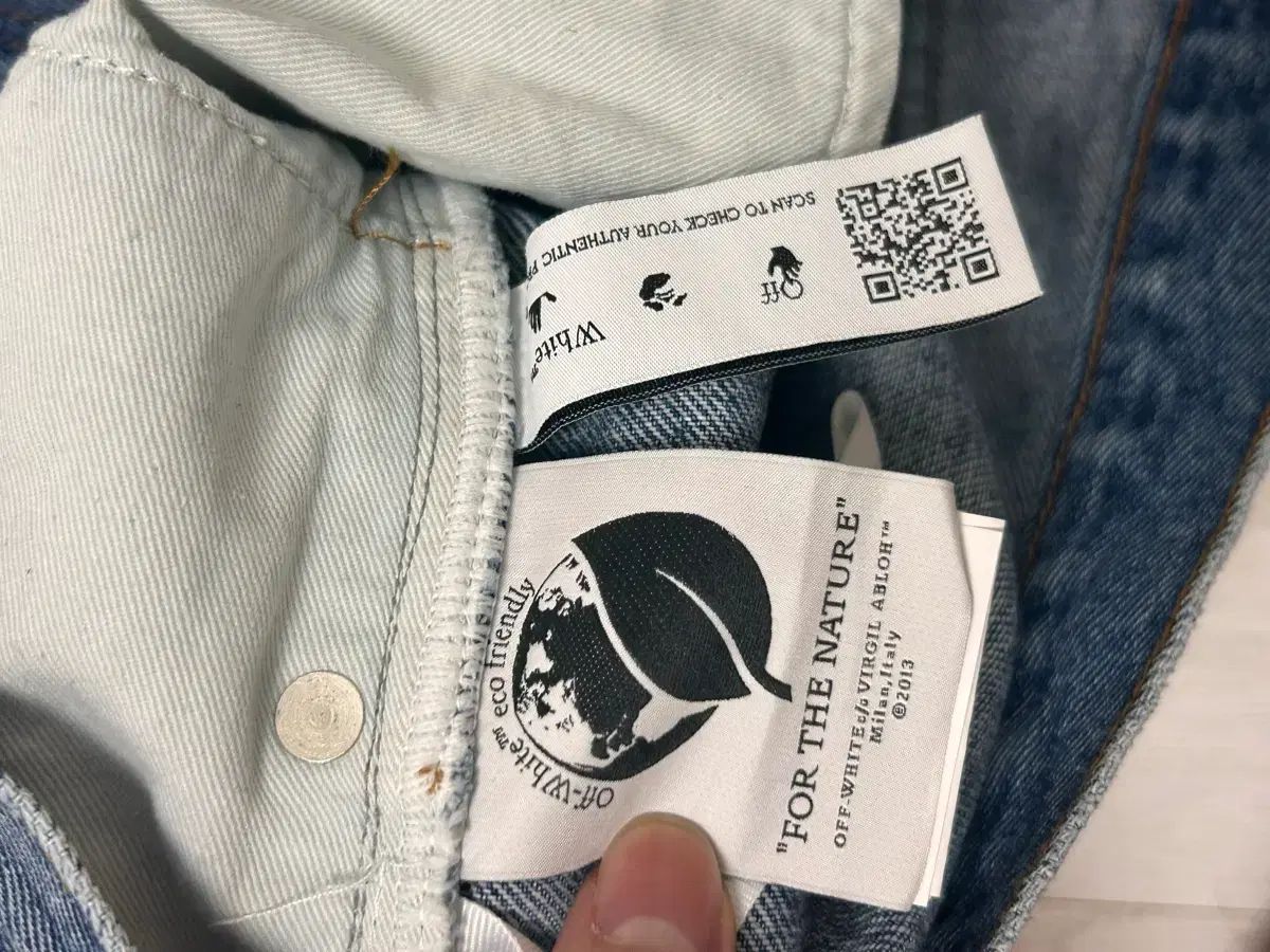 マ*ル様 OFF-WHITE デニムパンツ マ*ル様 OFF-WHITE デニムパンツ Off-White（デニム/ジーンズ）の