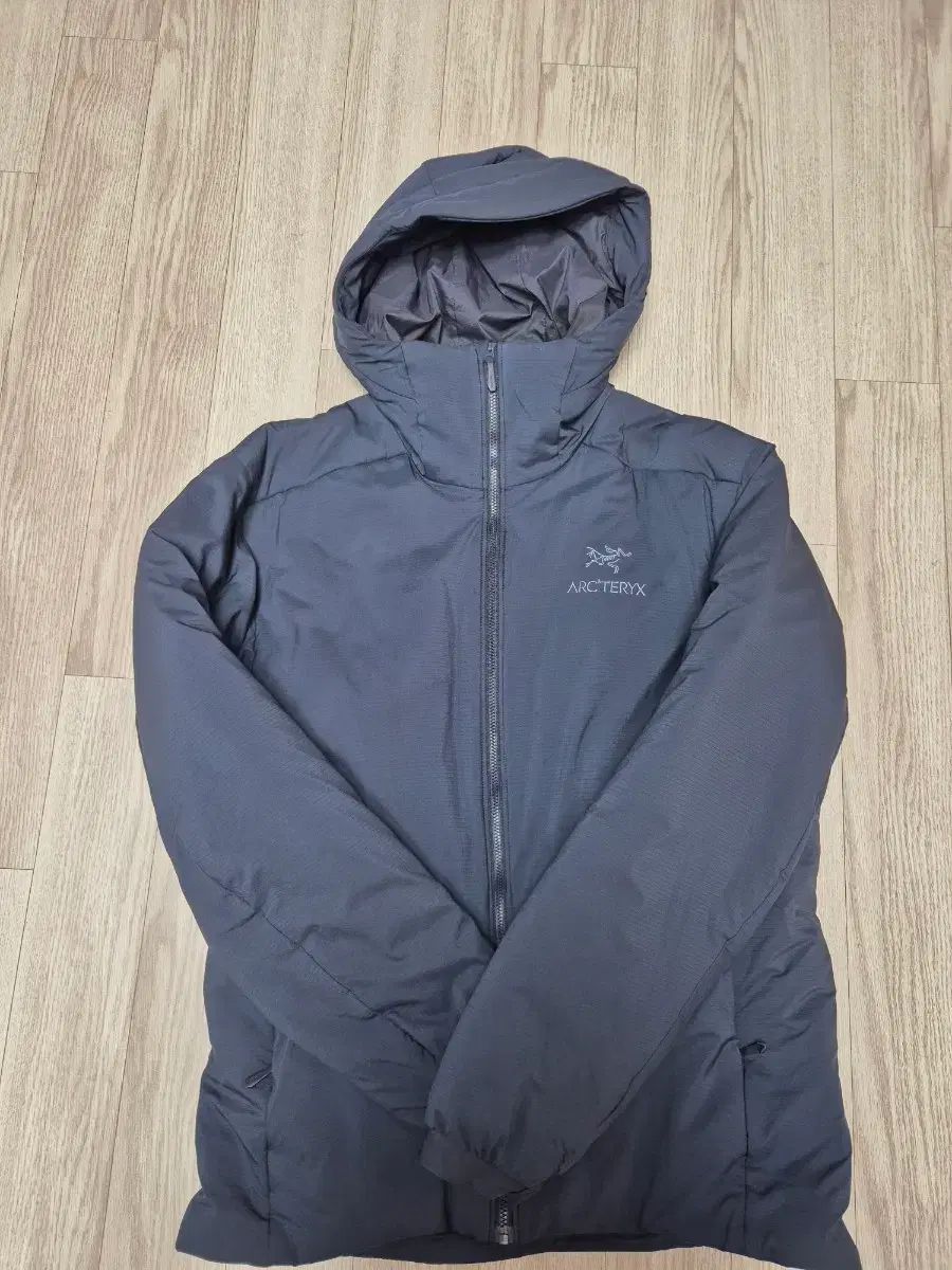 ARC TERYX アークテリクス Atom アトム arフーディー ブラックサファイア Mサイズ