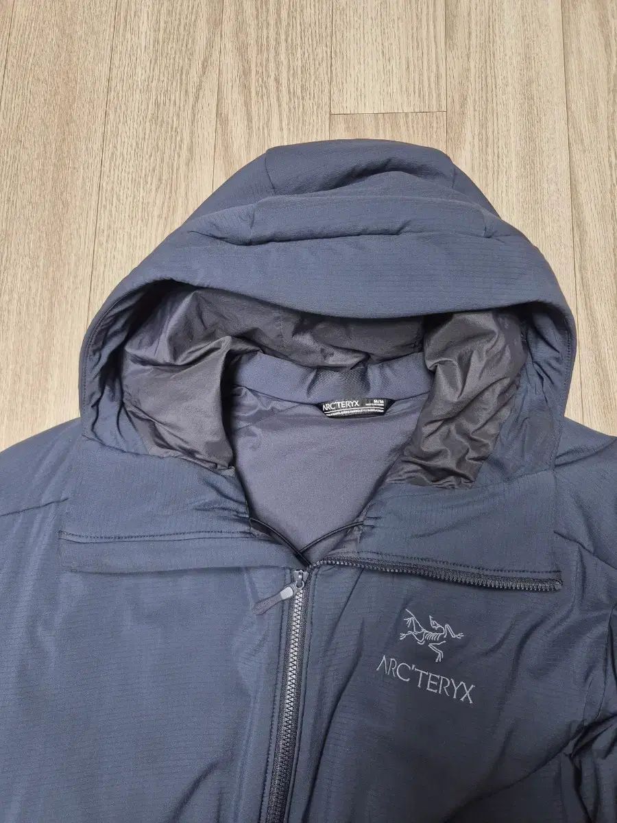 ARC TERYX アークテリクス Atom アトム arフーディー ブラックサファイア Mサイズ