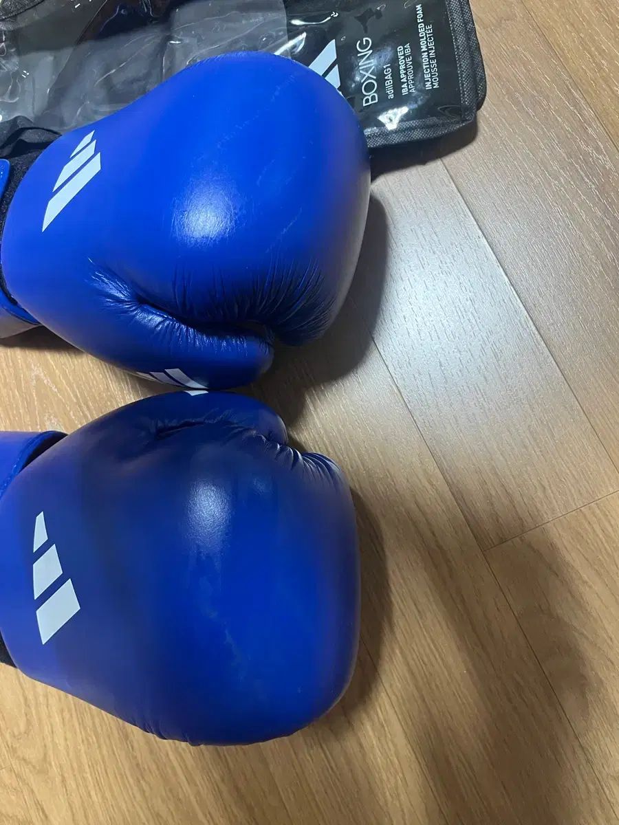 アディダス アイバ グローブ 12オンス