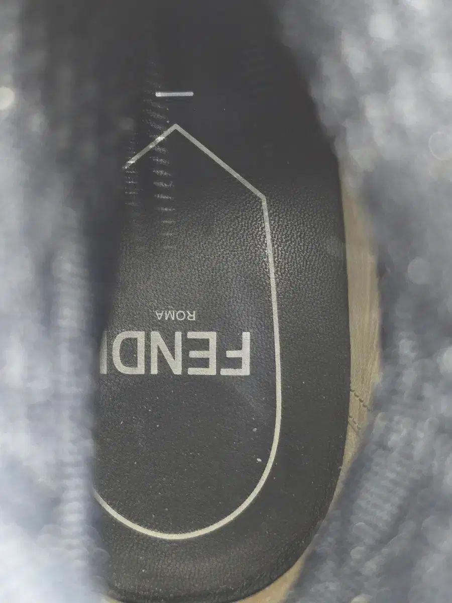 FENDI フェンディ